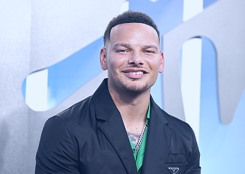 Kane Brown Becomes 1st Male Country Star to Perform at MTV VMAs